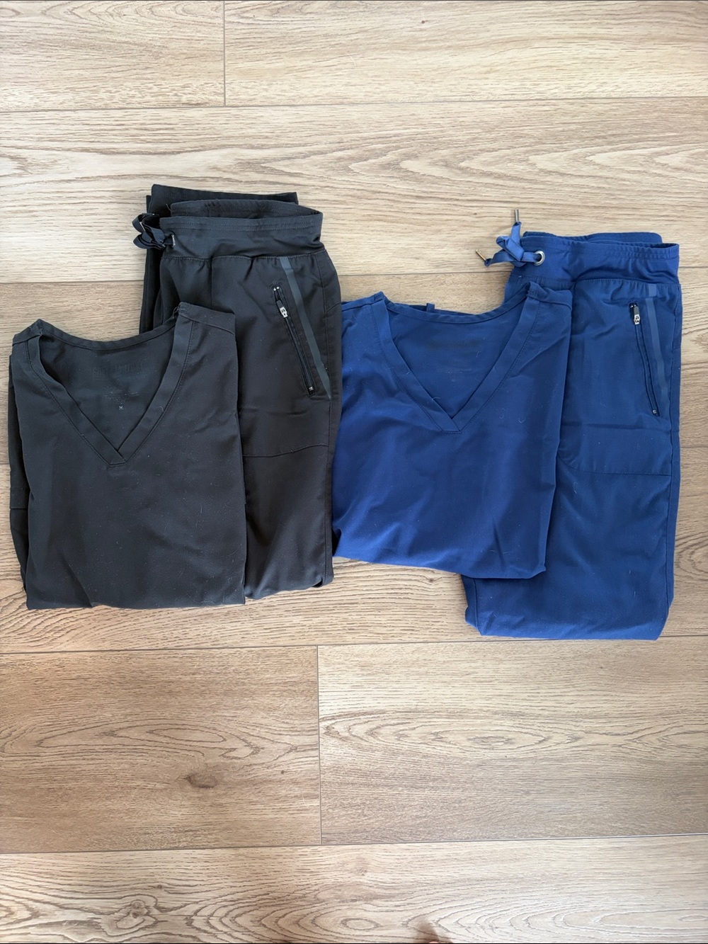 Grey's Anatomy Women's Scrub Set - Black & Navy